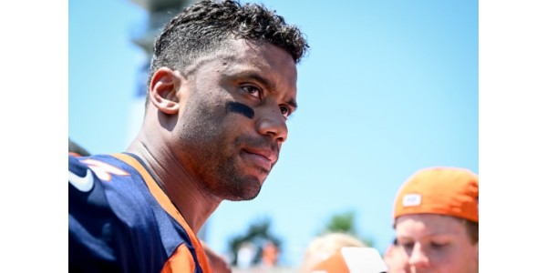 Seattle Seahawks -fanit toivottavat Russell Wilsonin takaisin Lumen Fieldille